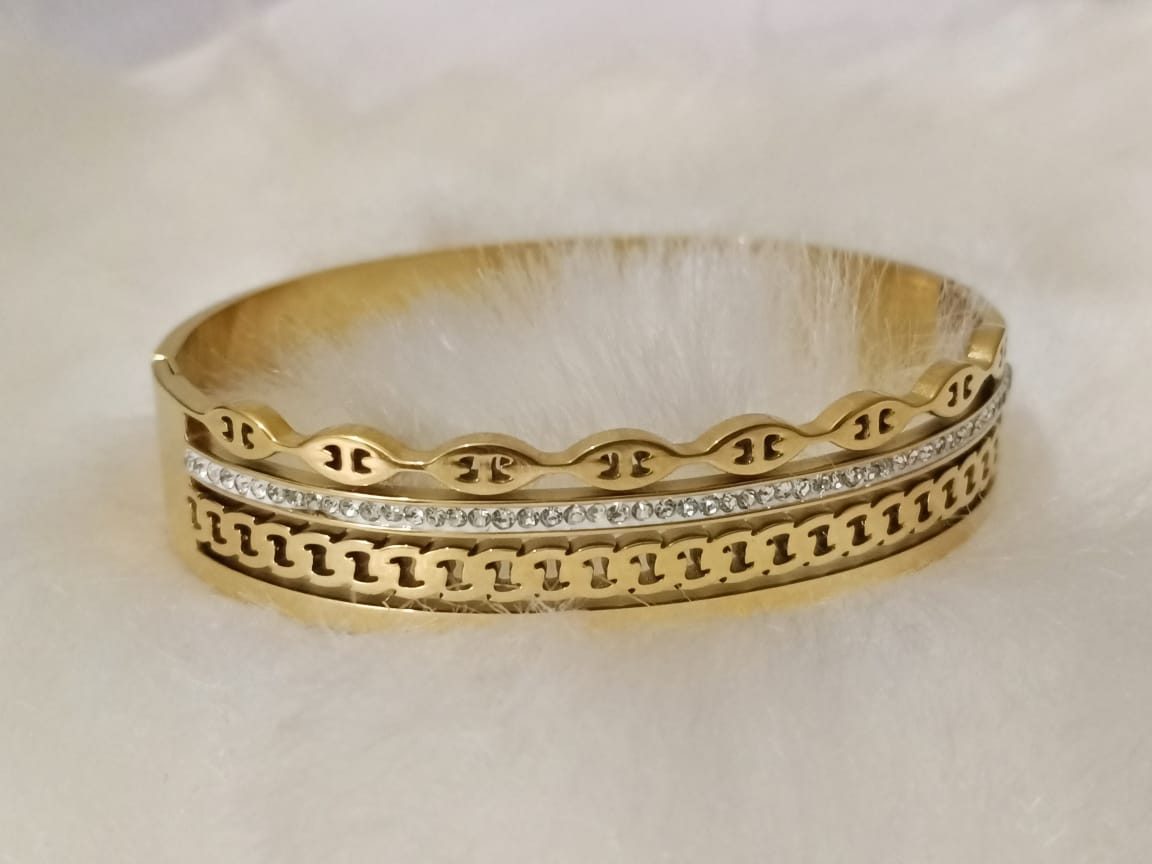 Auraa Luxe 3-Layer Style Gold Kada