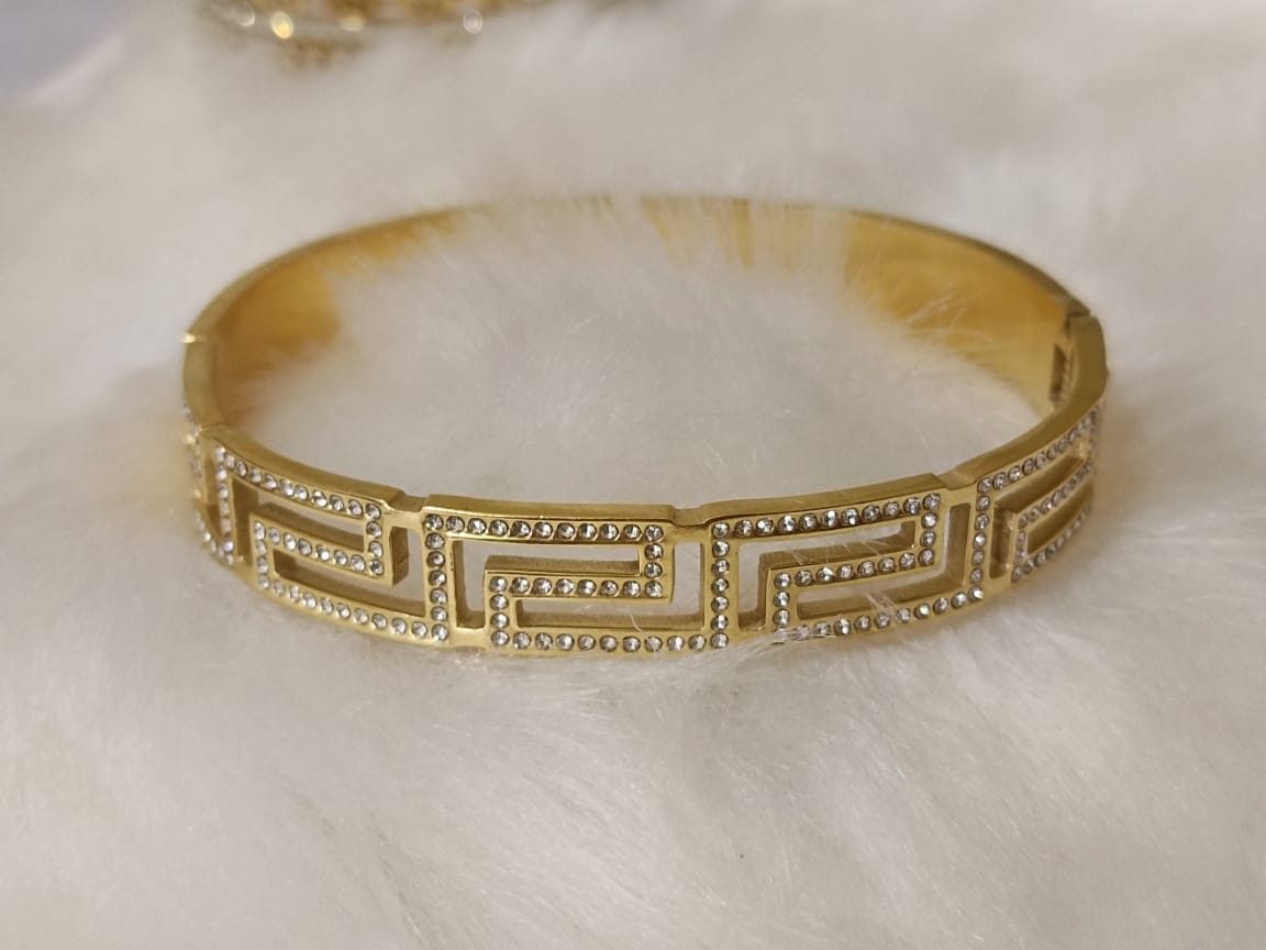 Auraa Greek Key Crystal Kada