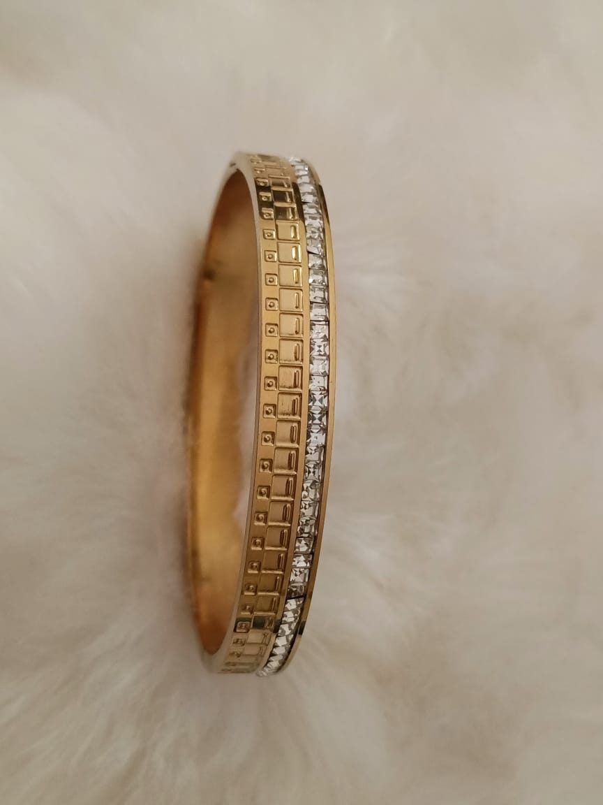 Auraa Quad-Line Onyx Kada