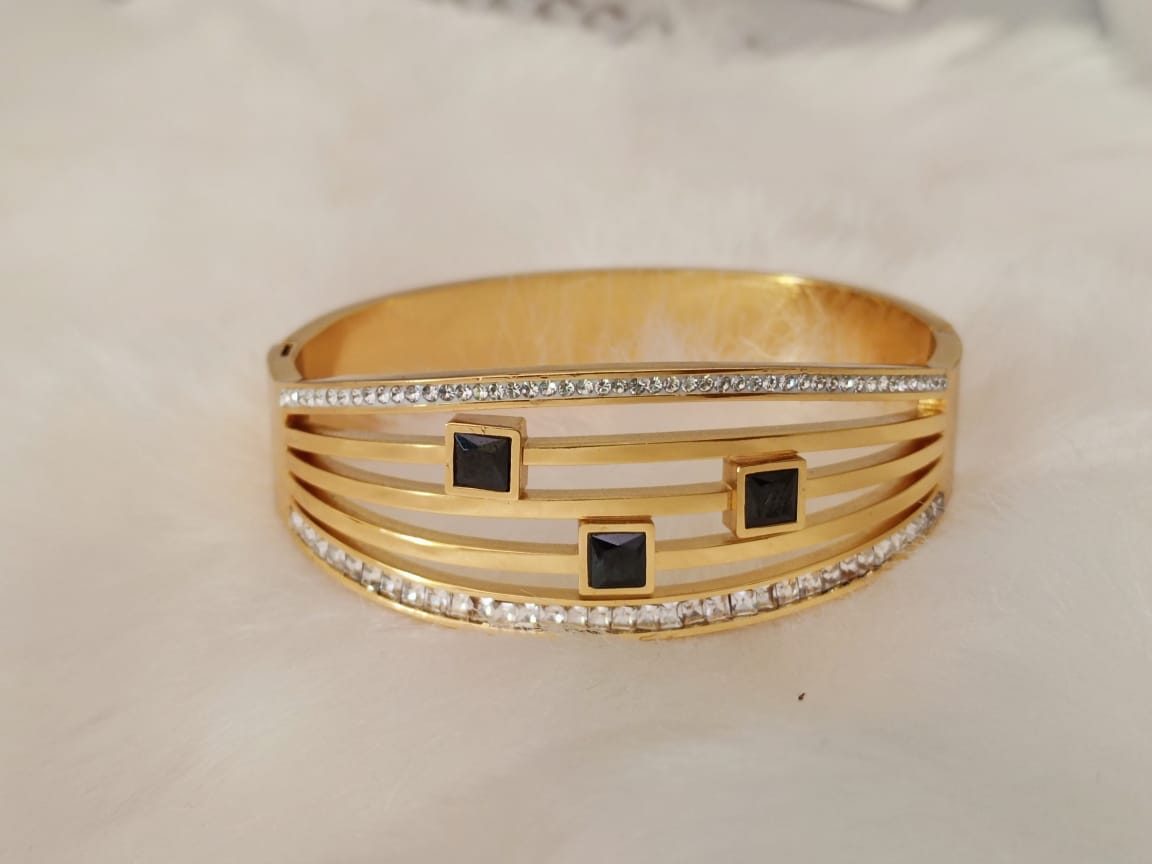 Auraa Interlocking Link  Kada