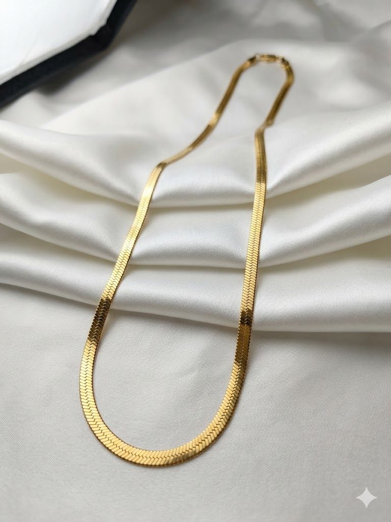 Auraa Flat Snake Bone Gold Neckchain