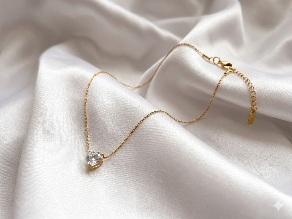 Auraa Crystal Heart Solitaire Gold Neckchain