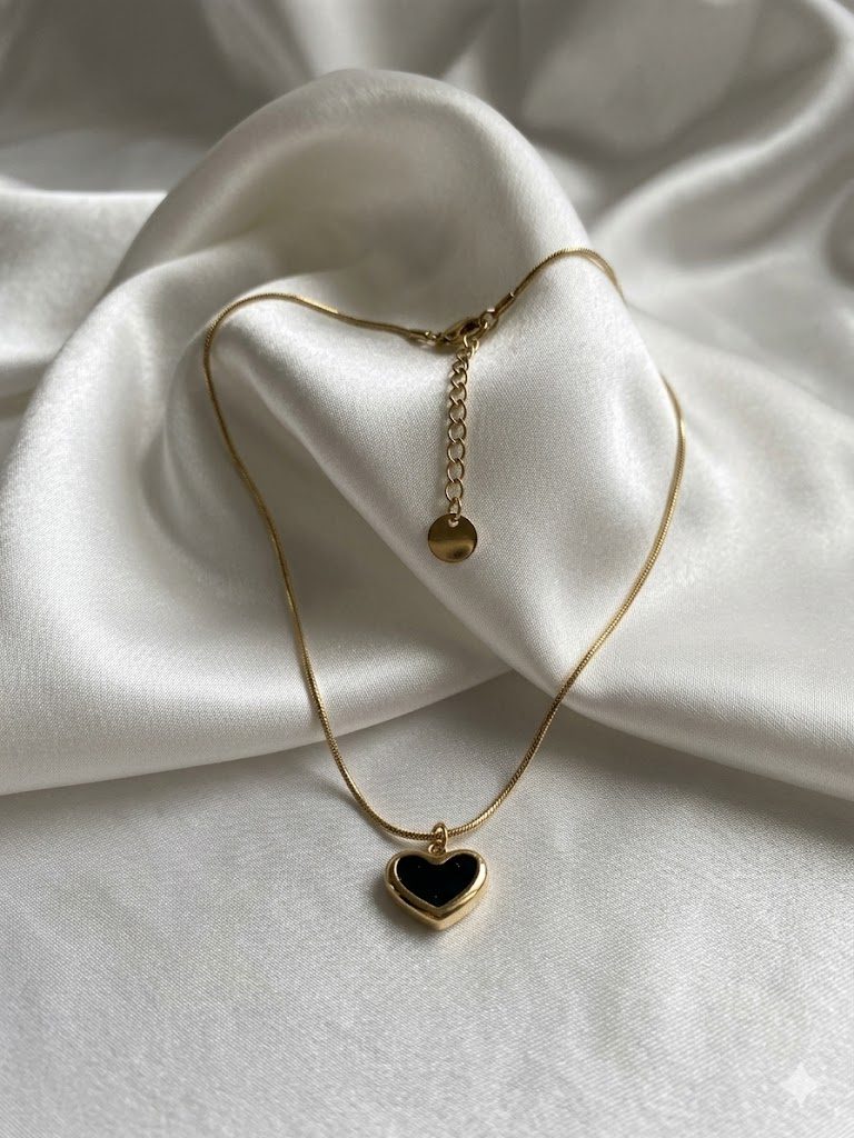 Auraa Black Heart With Plain Neckchain
