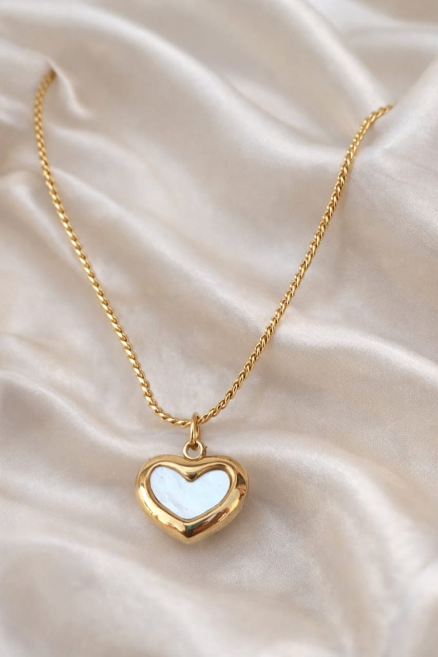 Auraa White Stone Radiant Heart Neckchain